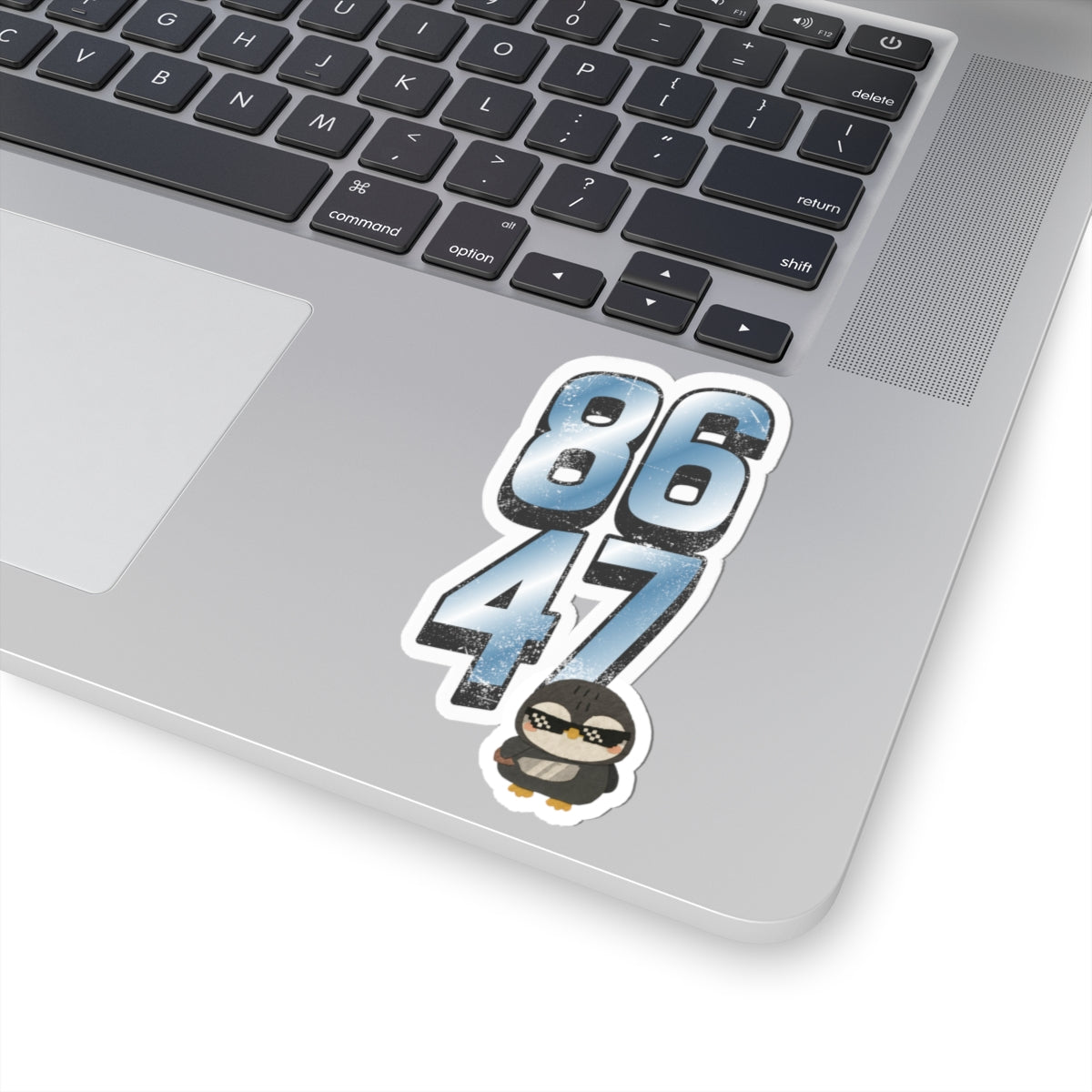 8647 Penguin Kiss-Cut Sticker